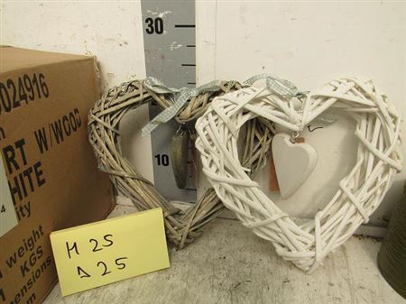<h4>Wicker Heart Natural & White</h4>